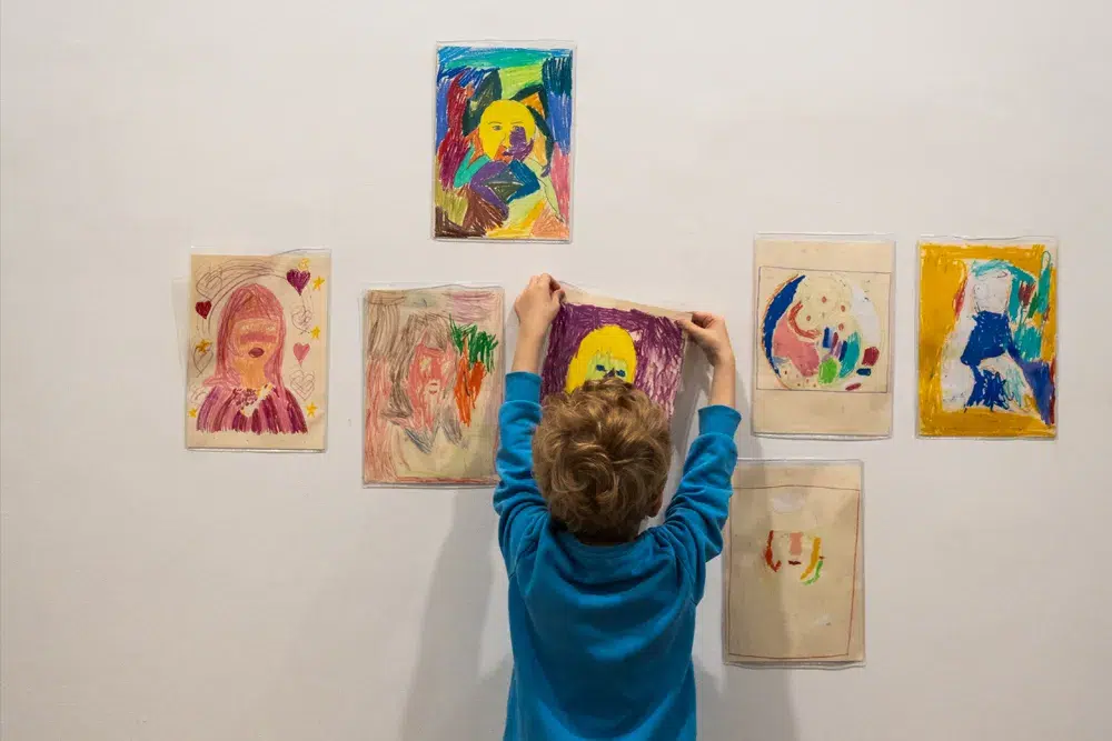 L’exposition immersive d’Oliver Beer au Musée d'Art Moderne de Paris créée à partir de 3600 dessins d’enfants 3
