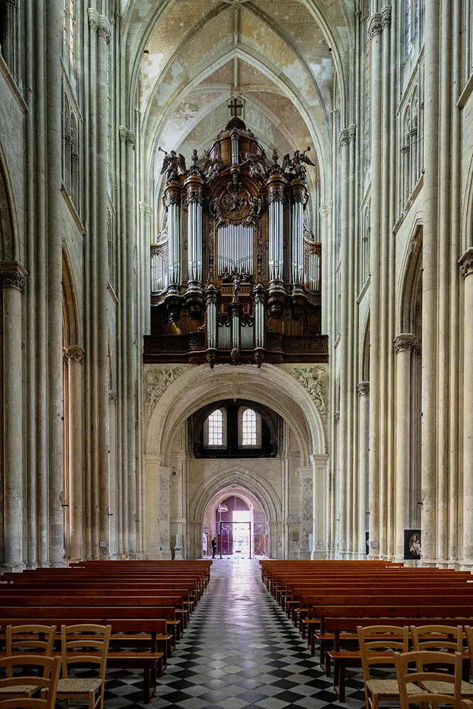 Que faire à Saint-Quentin ? Une escapade entre Art déco, histoire et nature 8 Le labyrinthe de la basilique de Saint-Quentin